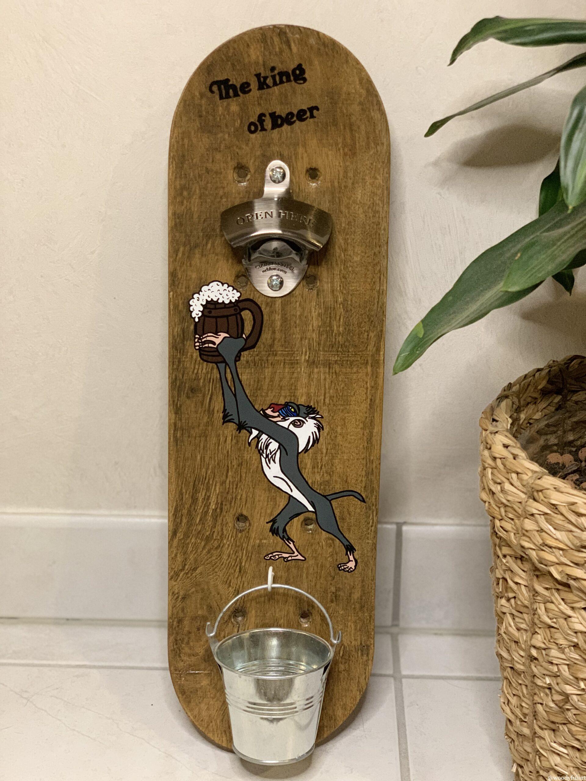 ancien skateboard enfant recyclé en décapsuleur personnalisé rafiki the king of beer - woodyfulart