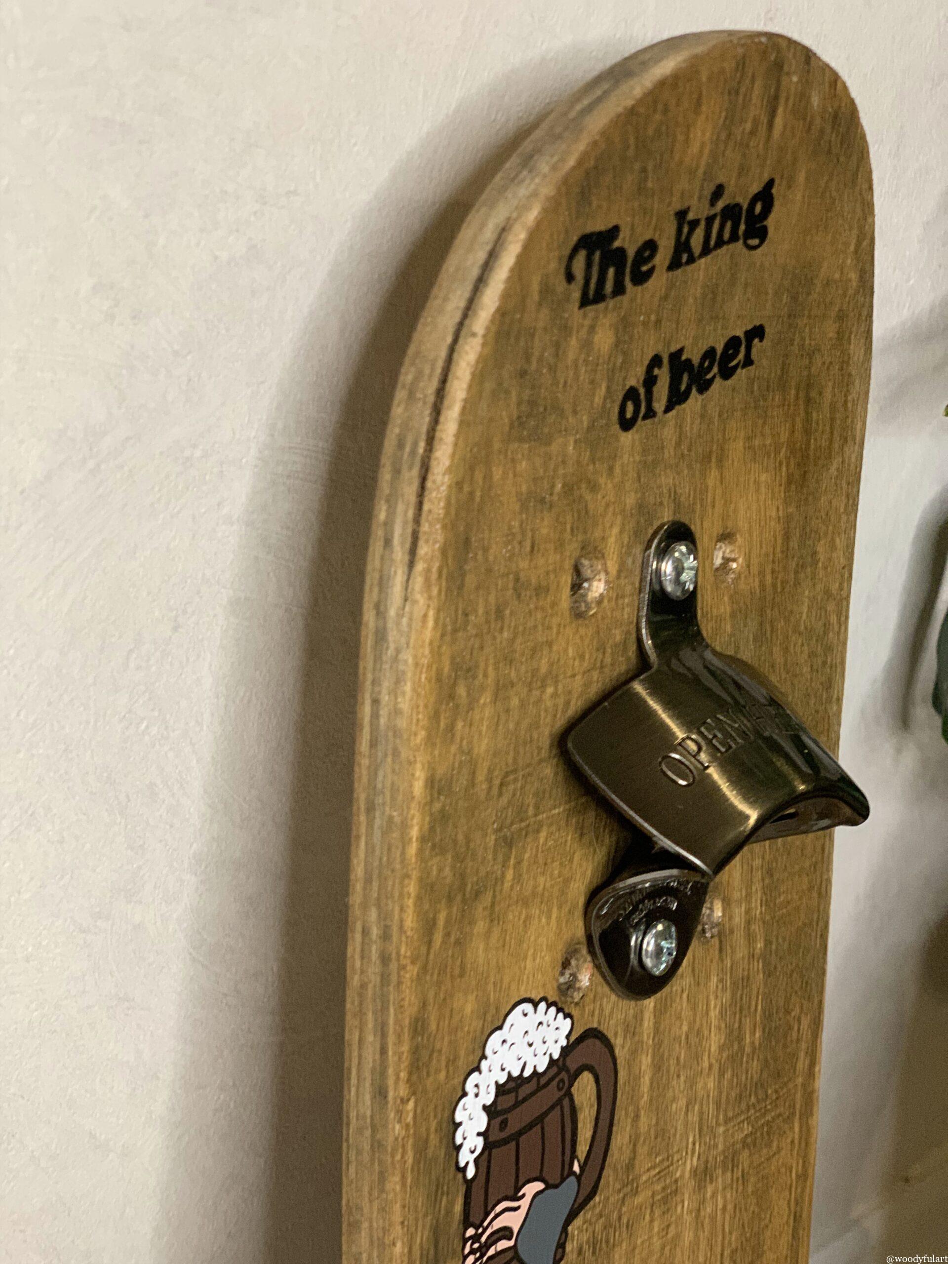 ancien skateboard enfant recyclé en décapsuleur personnalisé rafiki the king of beer - woodyfulart