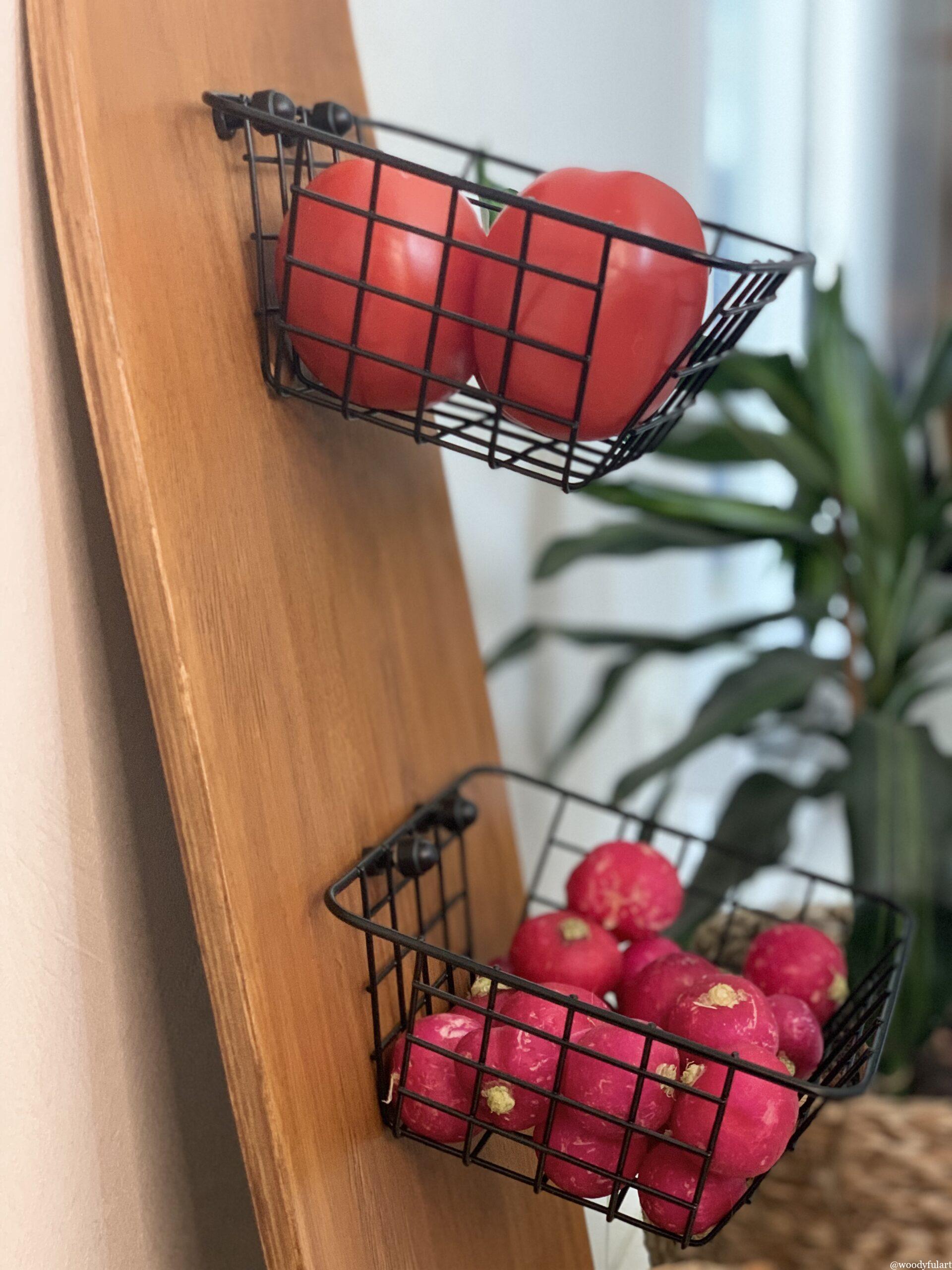 ancienne planche de skateboard recyclé en étagère murale avec panier de rangement - woodyfulart