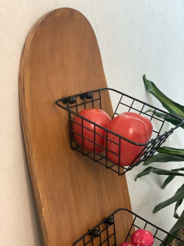 ancienne planche de skateboard recyclé en étagère murale avec panier de rangement - woodyfulart
