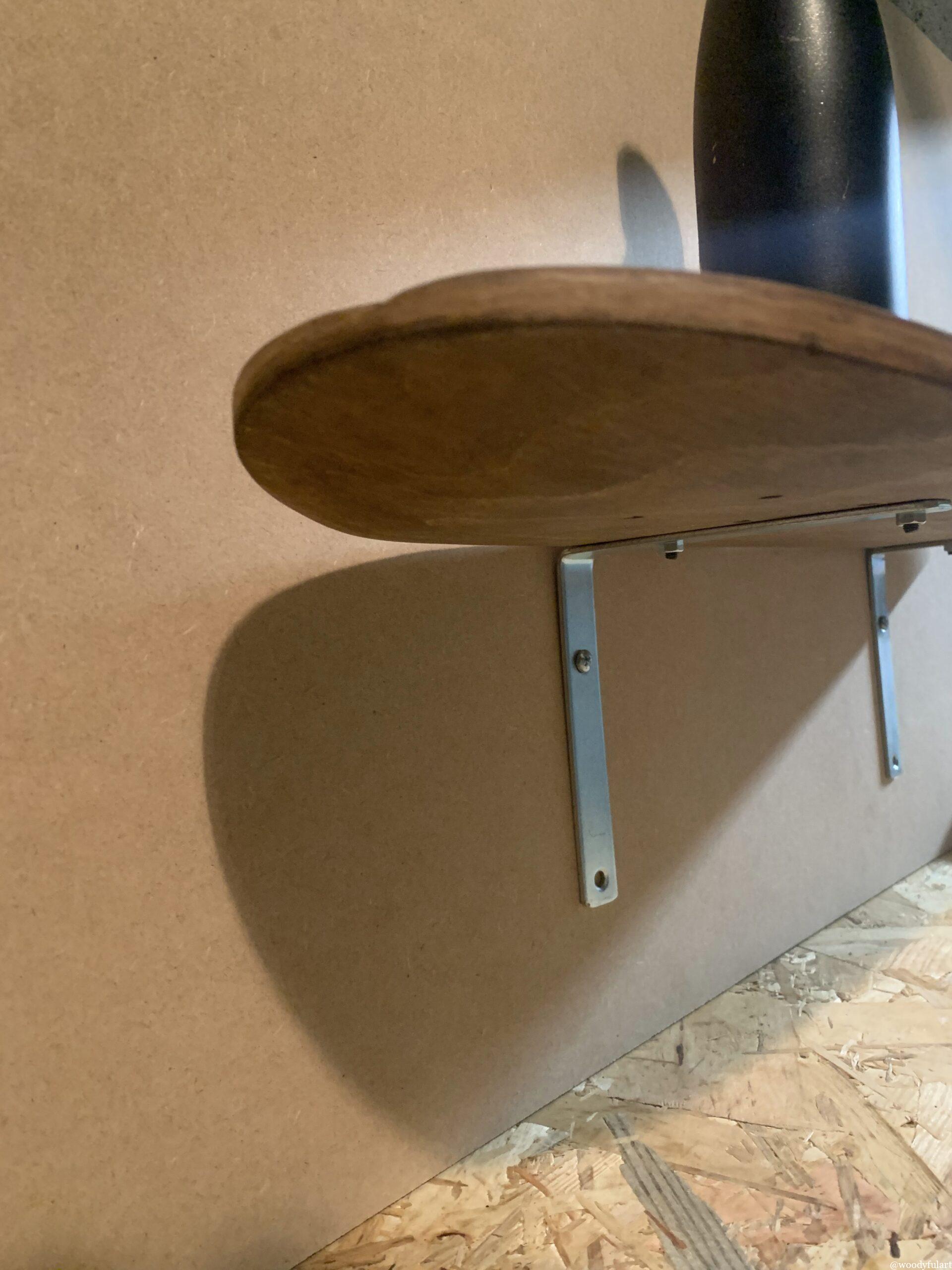 ancienne planche de skateboard recyclé en étagère murale simple - étagère murale skateboard - woodyfulart