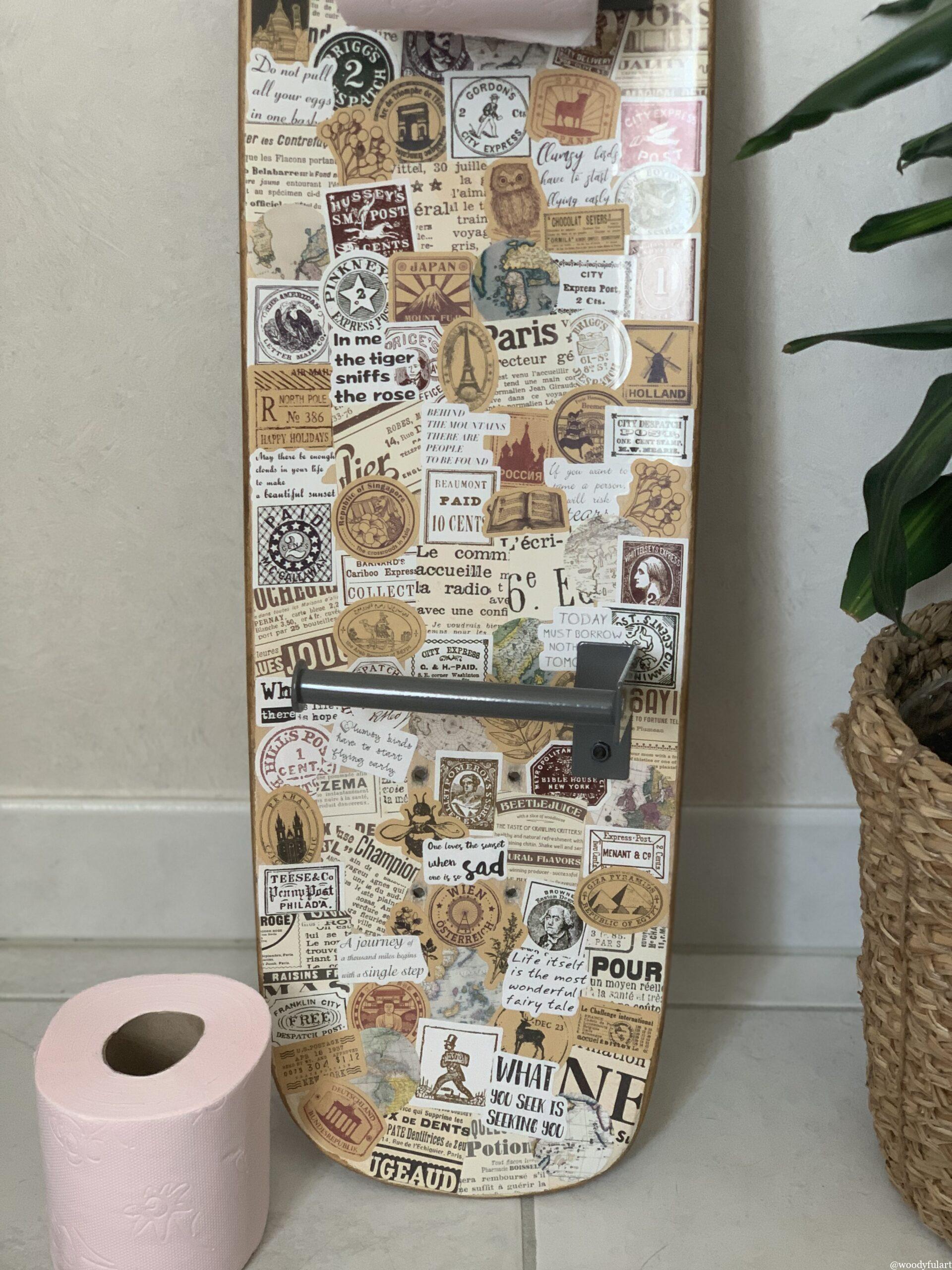 ancienne planche de skateboard recyclée en skateboard dérouleur de papier toilettes gris avec stickers d'époque - woodyfulart
