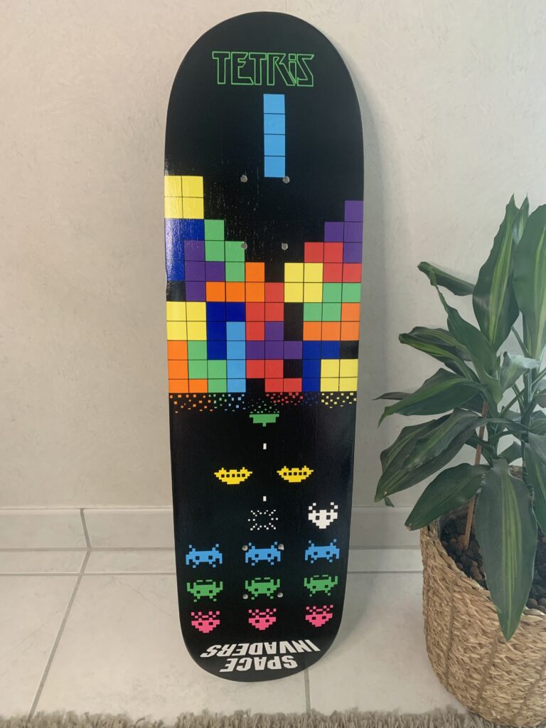 custom tetris / space invaders sur planche de skateboard recyclé en objet décoratif - woodyfulart