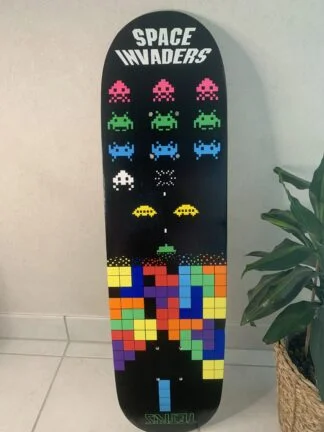 custom tetris / space invaders sur planche de skateboard recyclé en objet décoratif - woodyfulart